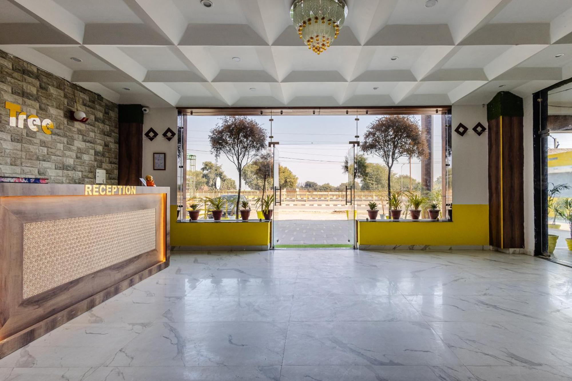 Lime Tree Hotel And Banquet Vrindāvan Exteriör bild