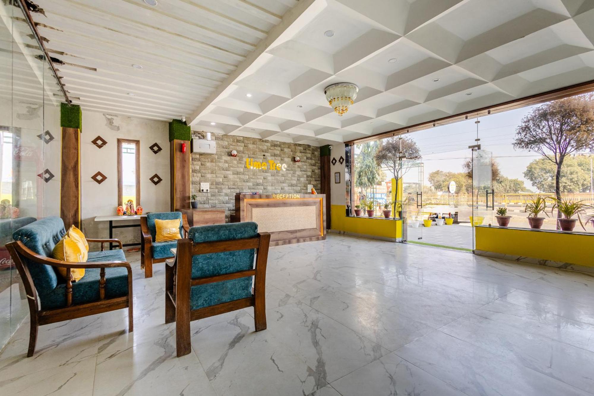 Lime Tree Hotel And Banquet Vrindāvan Exteriör bild