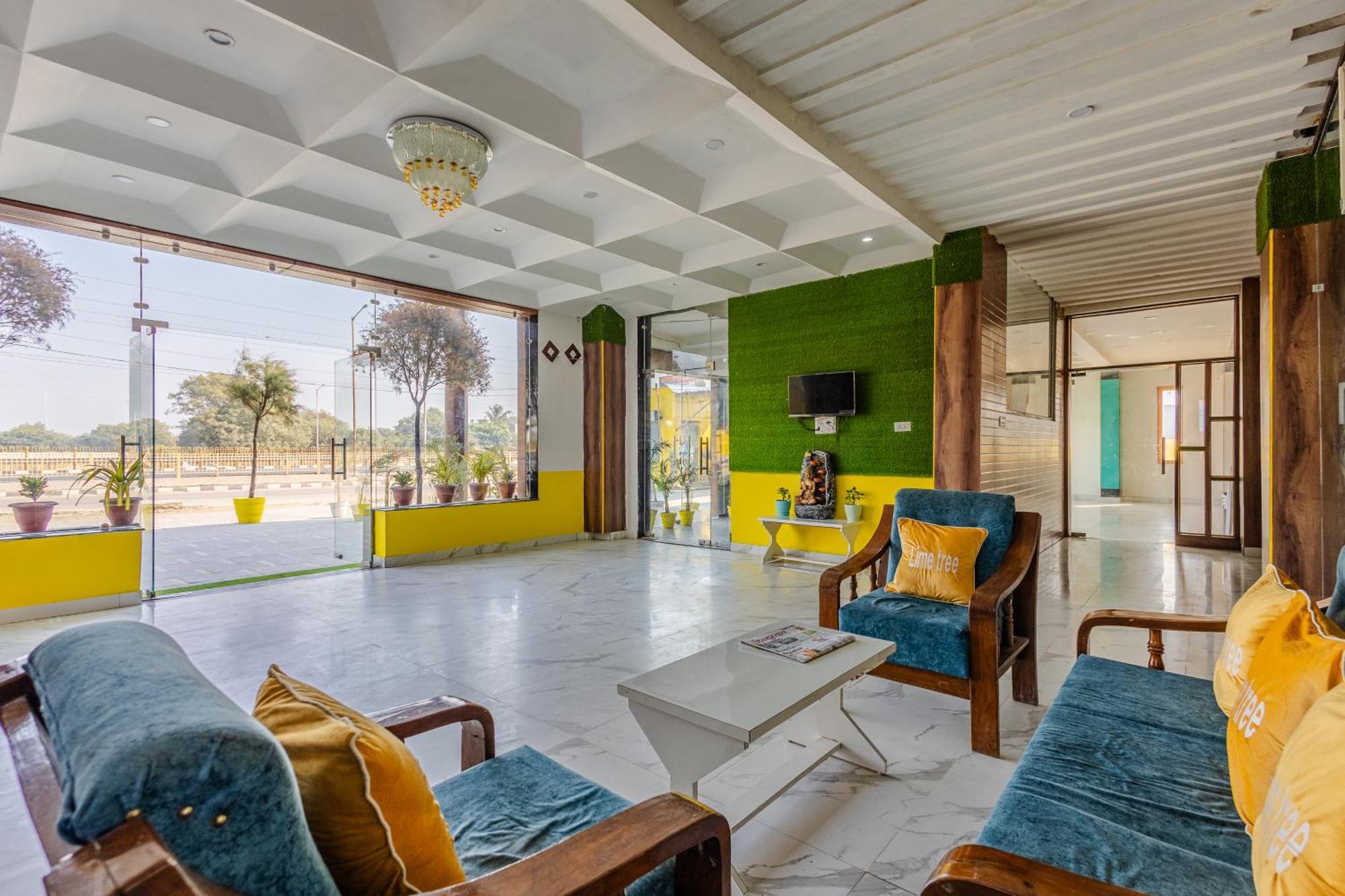 Lime Tree Hotel And Banquet Vrindāvan Exteriör bild