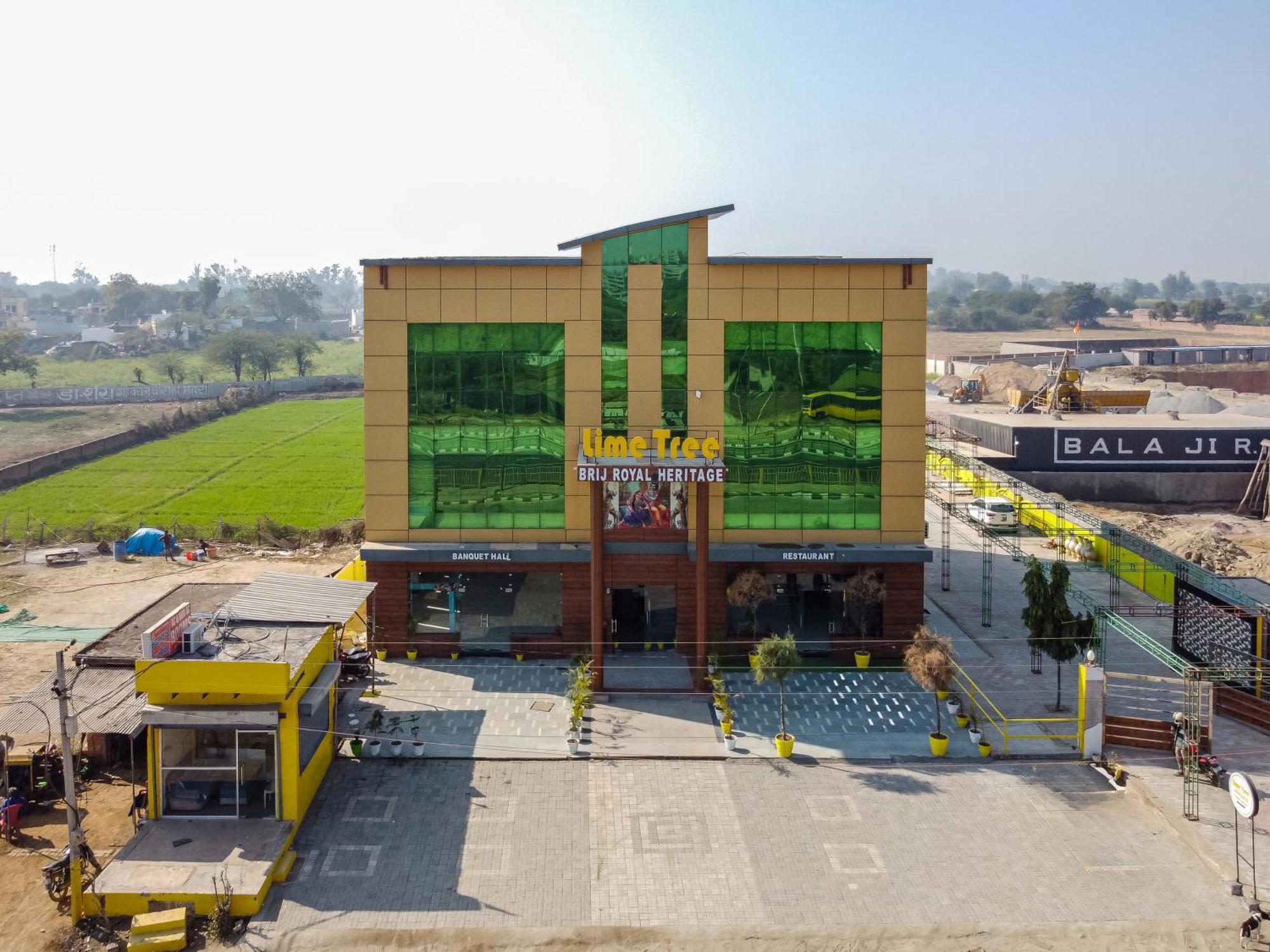 Lime Tree Hotel And Banquet Vrindāvan Exteriör bild