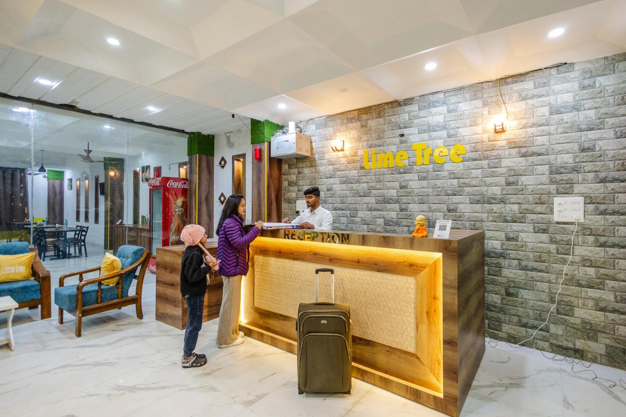 Lime Tree Hotel And Banquet Vrindāvan Exteriör bild
