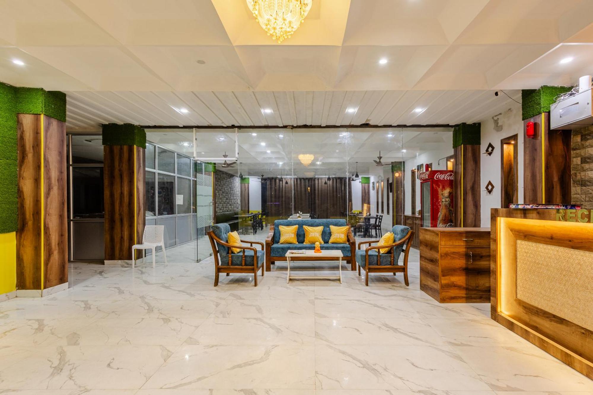 Lime Tree Hotel And Banquet Vrindāvan Exteriör bild