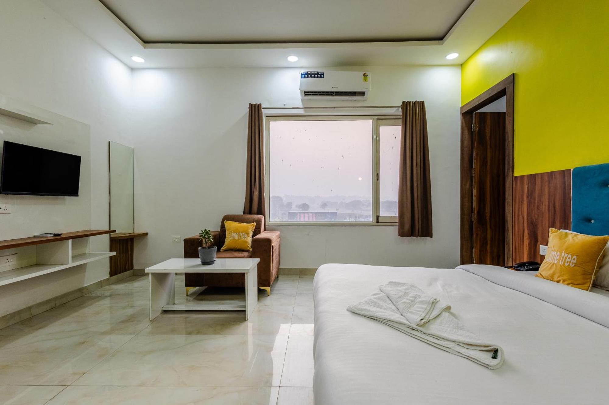 Lime Tree Hotel And Banquet Vrindāvan Exteriör bild
