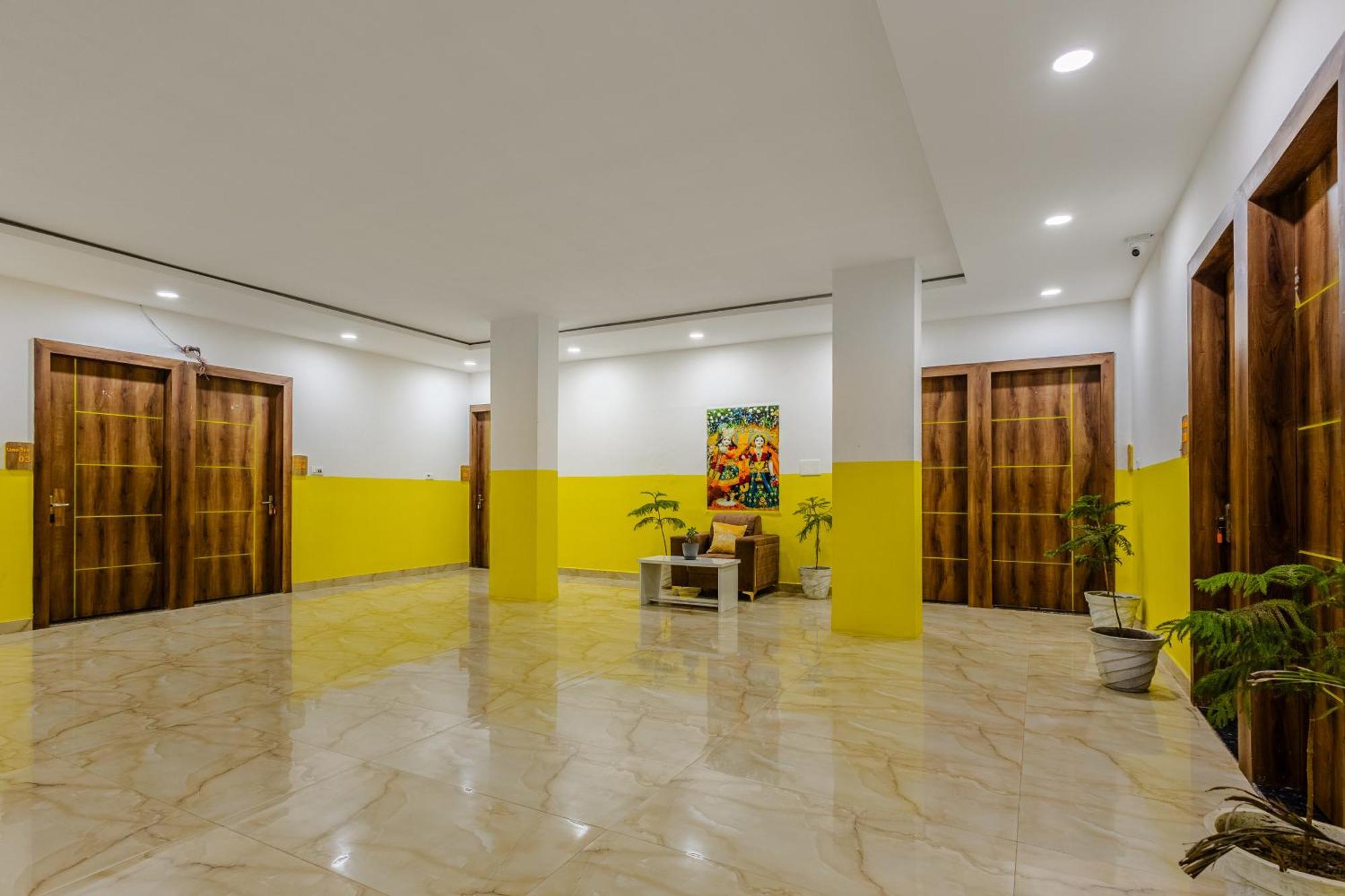Lime Tree Hotel And Banquet Vrindāvan Exteriör bild