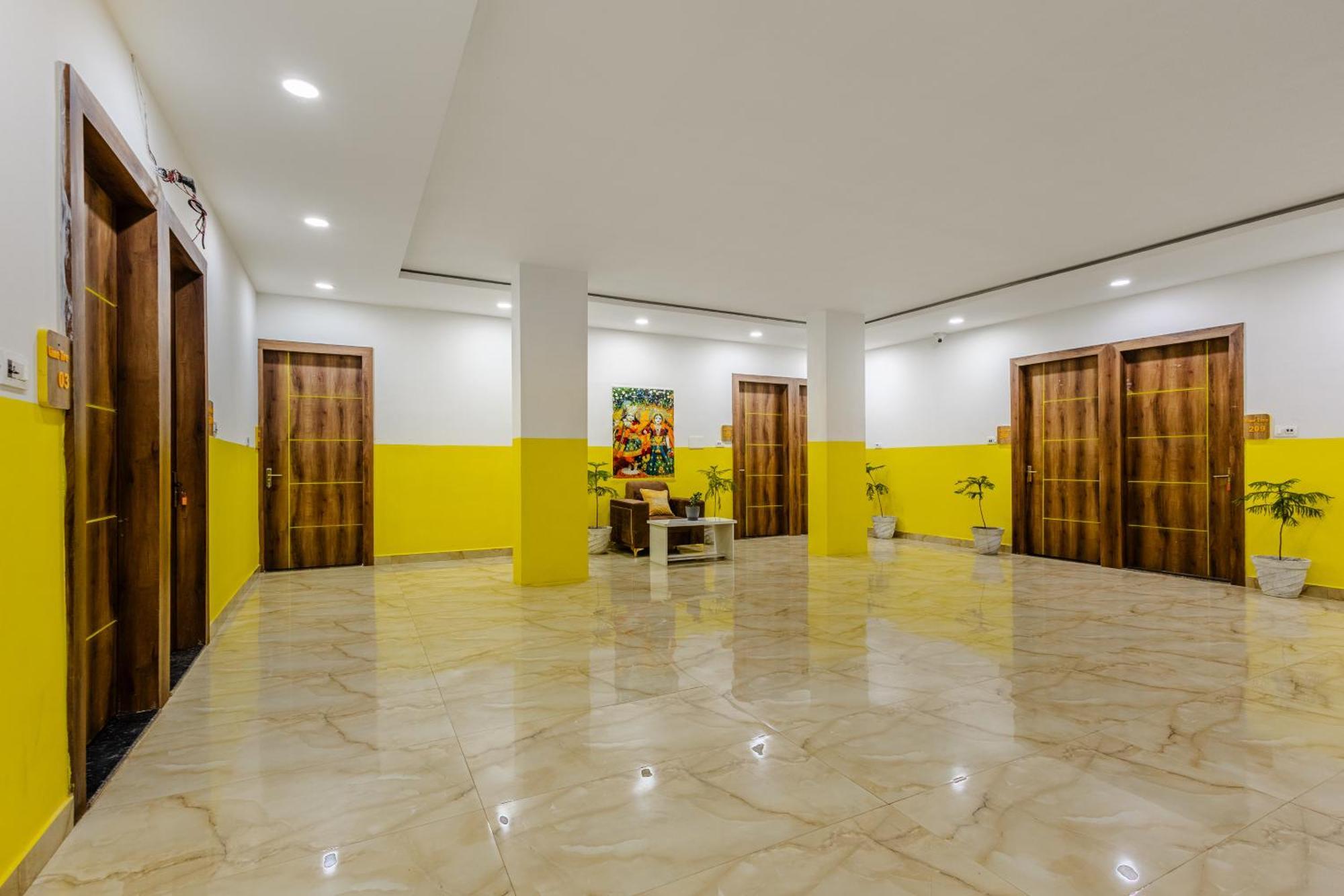 Lime Tree Hotel And Banquet Vrindāvan Exteriör bild