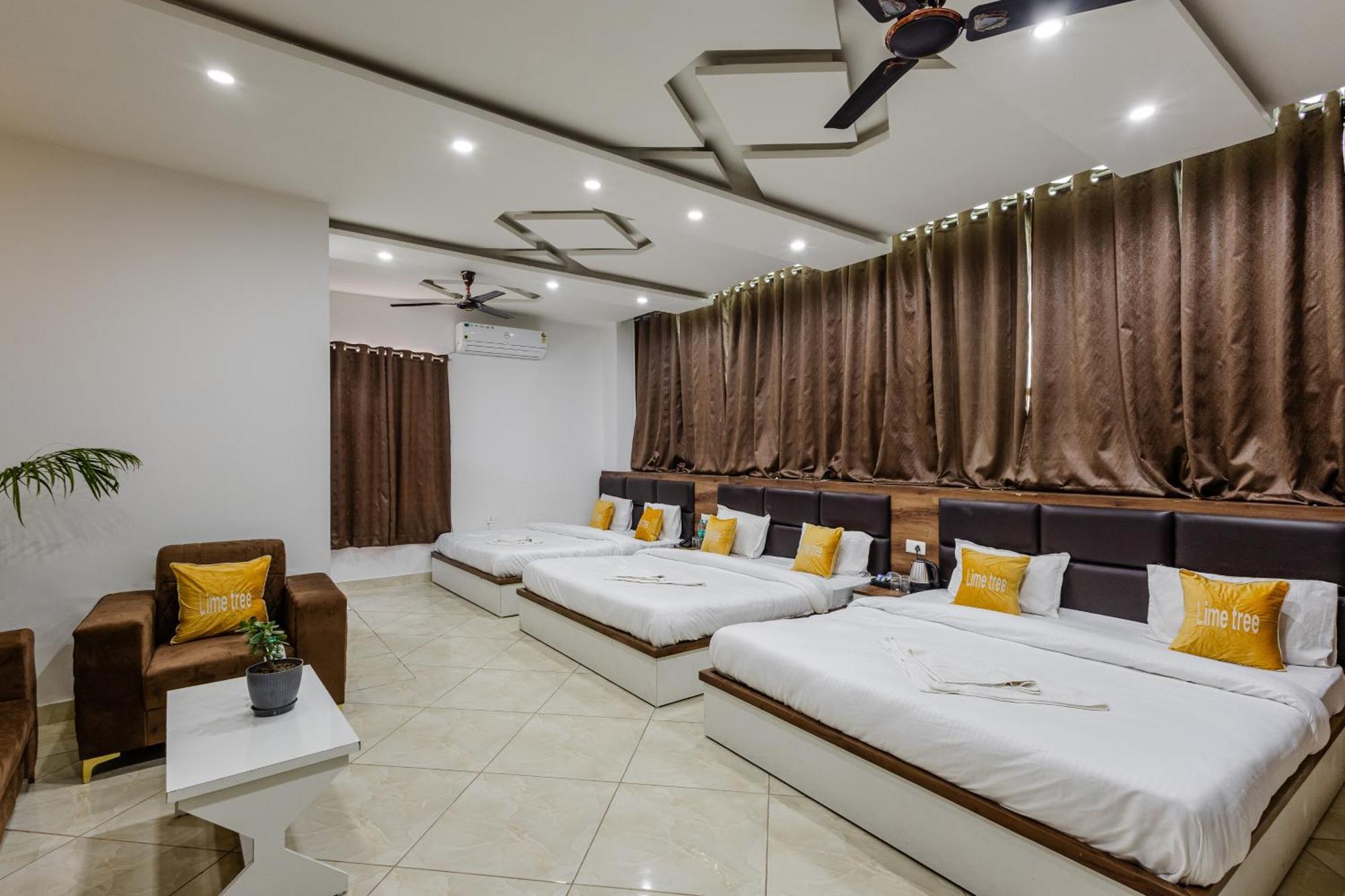 Lime Tree Hotel And Banquet Vrindāvan Exteriör bild
