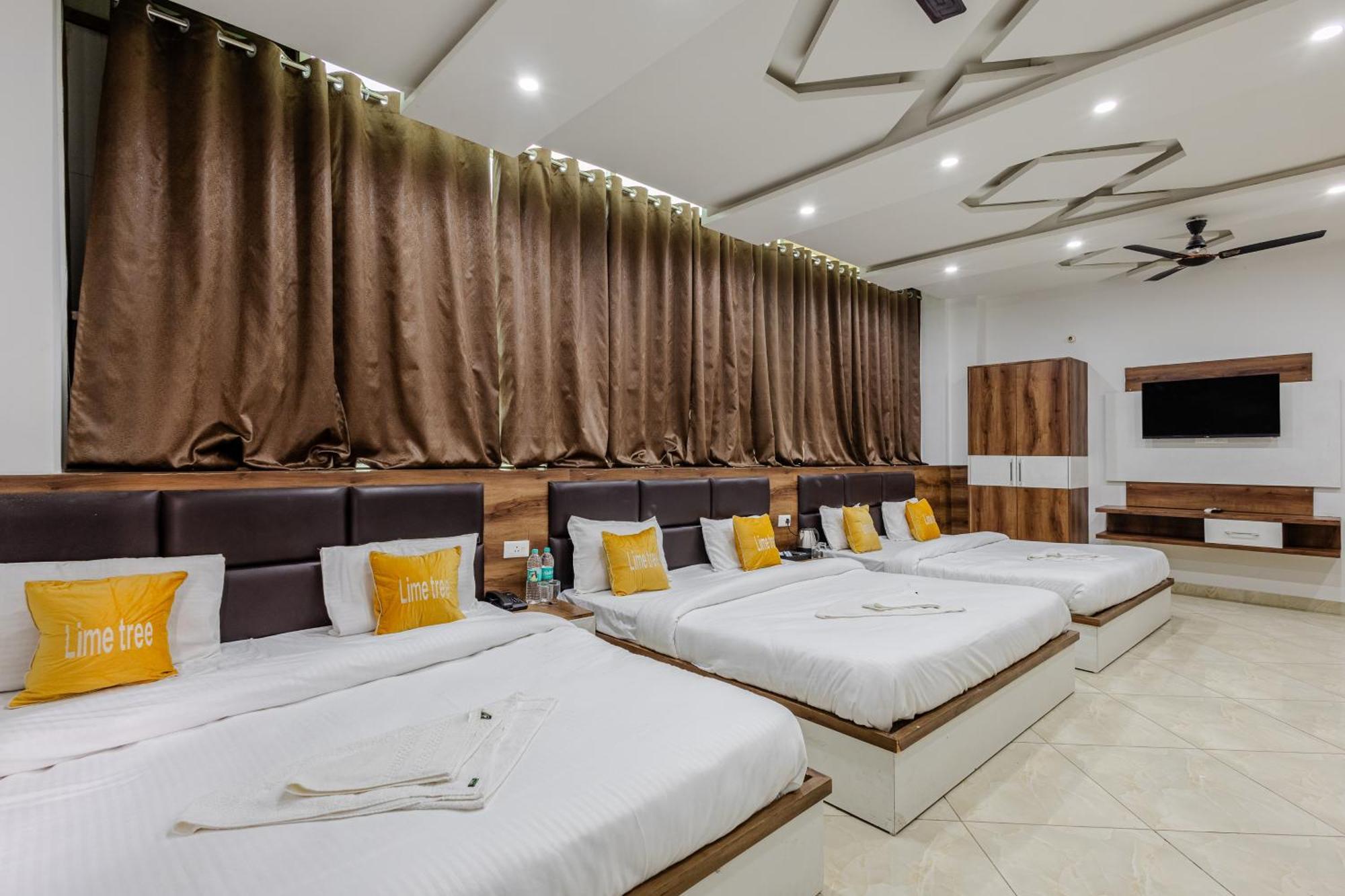 Lime Tree Hotel And Banquet Vrindāvan Exteriör bild