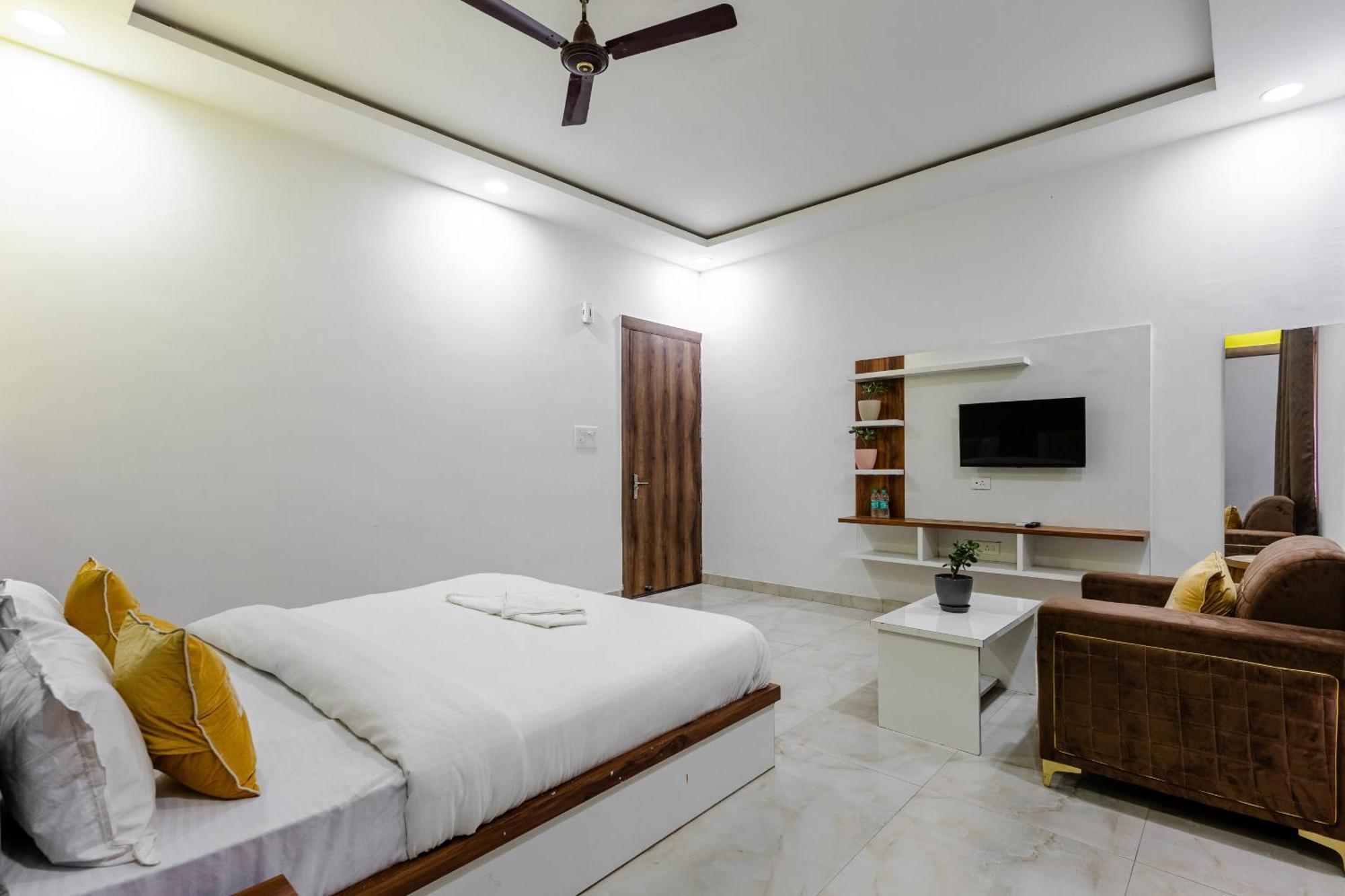 Lime Tree Hotel And Banquet Vrindāvan Exteriör bild